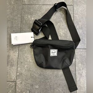 NWT Herschel Supply Company Black Crossbody Bag Fanny Pack